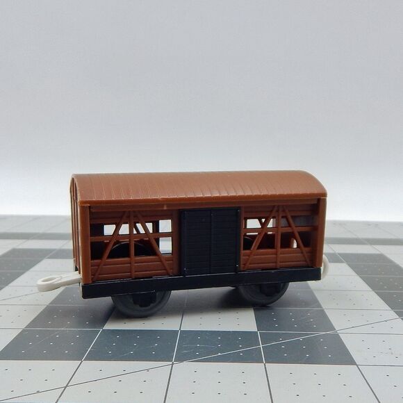 Thomas & Friends Trackmaster Train Brown Livestock Cattle Cargo Car 2002 - Picture 1 of 7